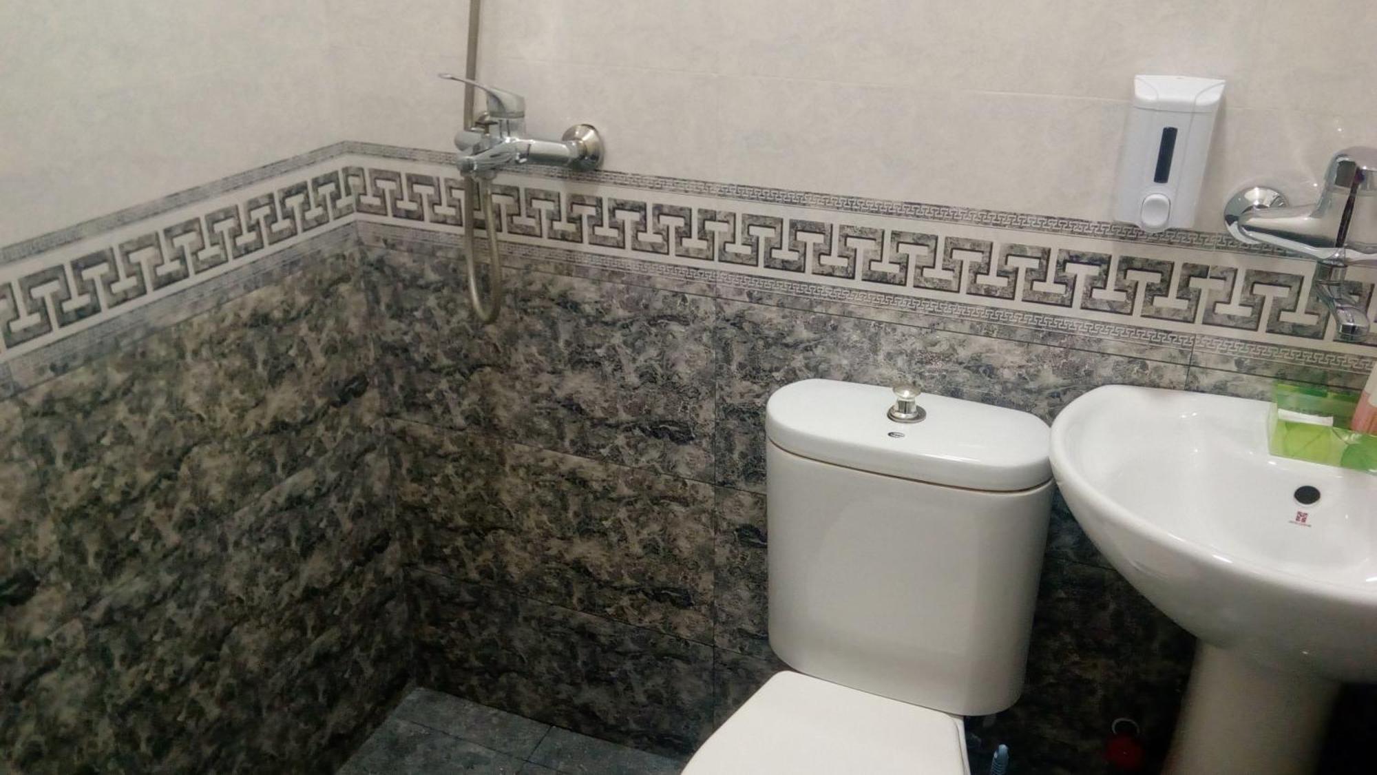 Hotel Isani Tbilisi Bilik gambar
